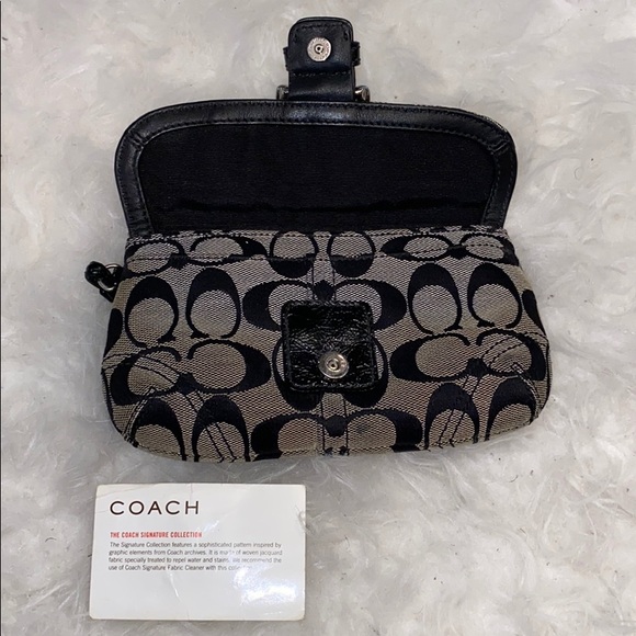 Vintage Signature Coach Collection Large Wristlet - Picture 3 of 3
